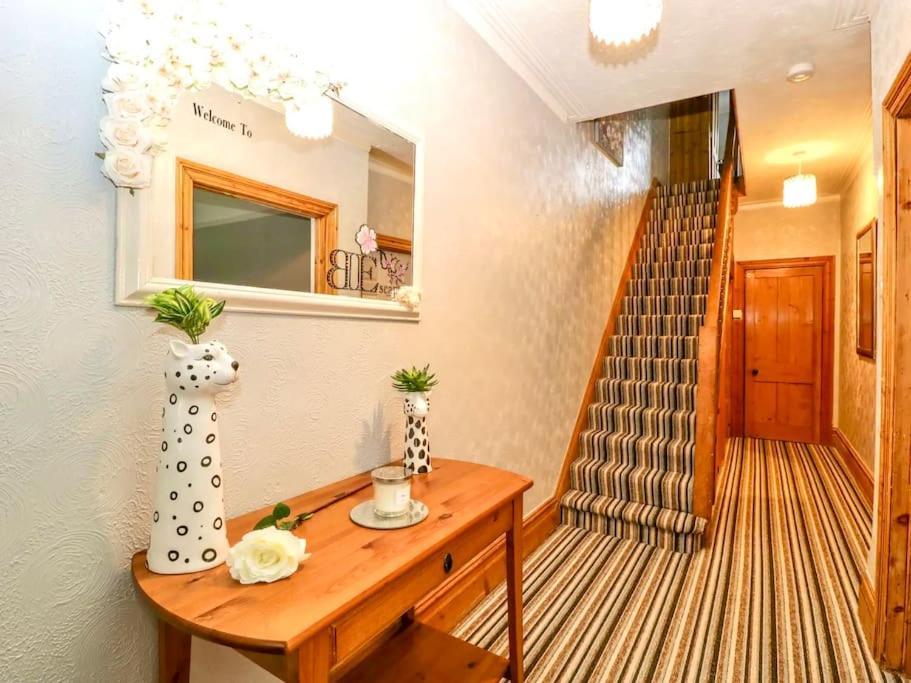 Homely 4 Bedroom Large House Inc Free Parking - Great Location - Fast Wifi - Smart Tv - Sleeps Up To 7! Close To Bournemouth & Poole Town Centre & Sandbanks Esterno foto